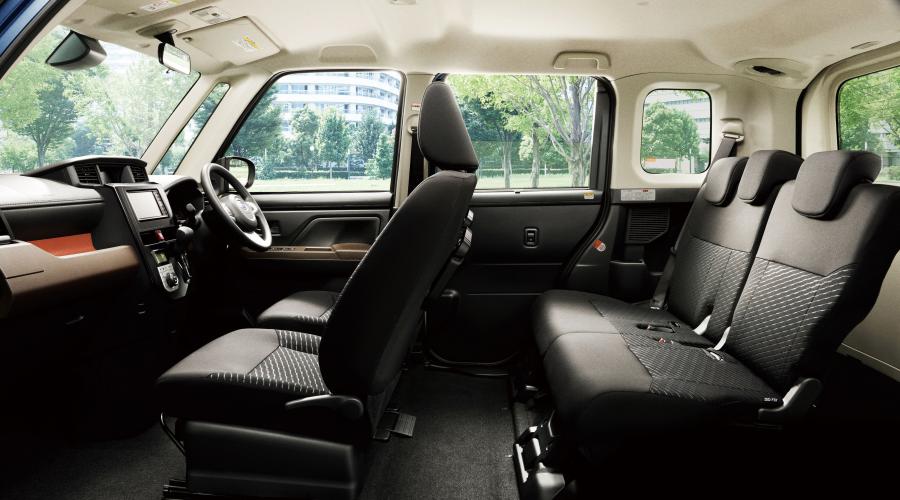 Интерьер Subaru Justy G 2016 года  (фото 4 из 5)